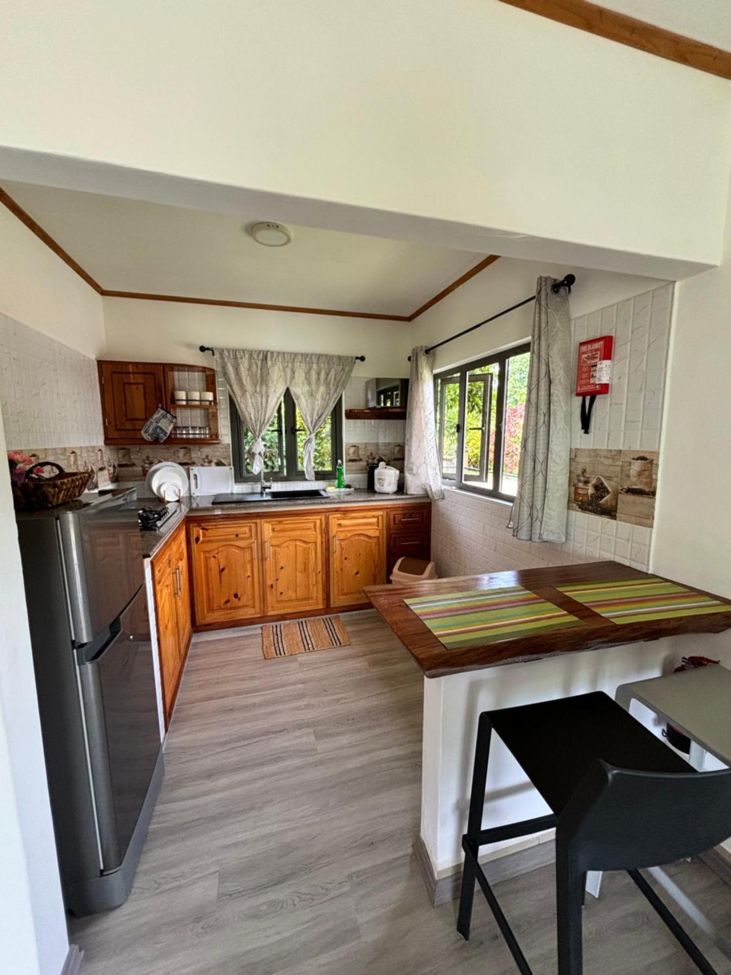 Casa Bilimbi Apartment Виктория Екстериор снимка